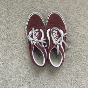 Burgundy low vans! Size 7 men’s 8.5 women’s